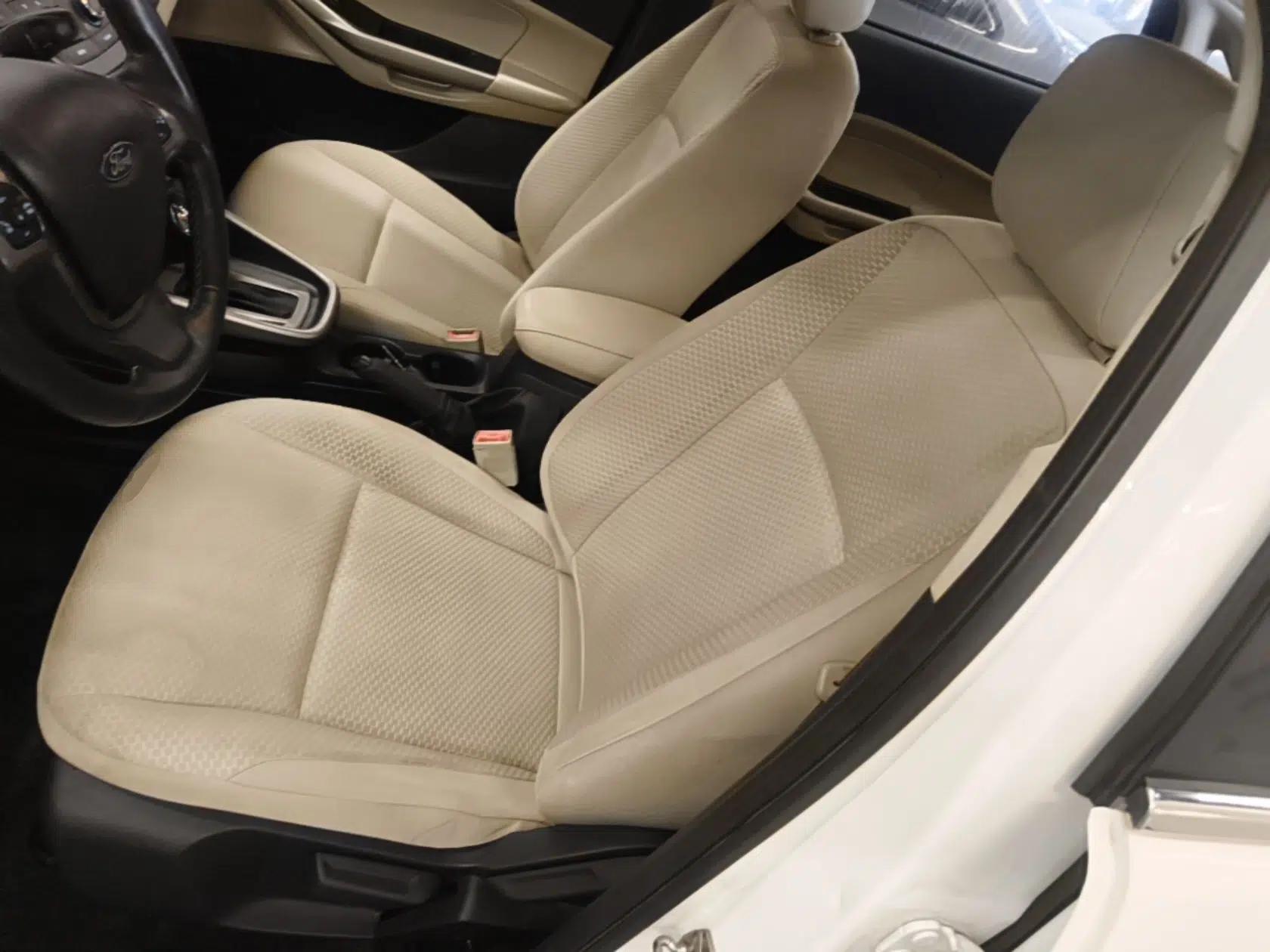 Ford Escort 2015 1.5L Automatic Comfort Edition — миниатюра 17