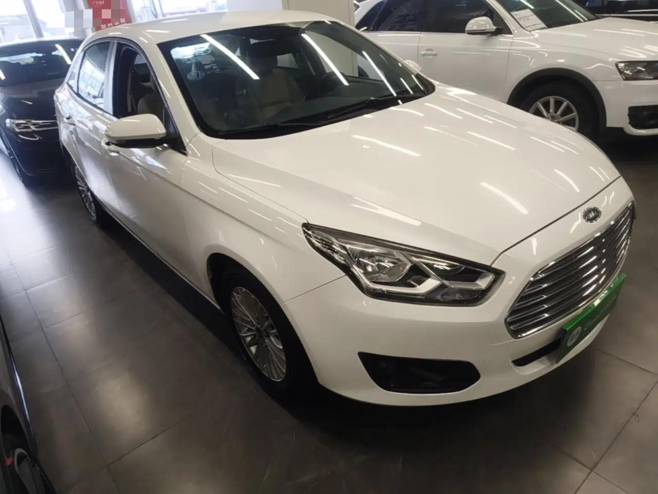 Ford Escort 2015 1.5L Automatic Comfort Edition — миниатюра 3