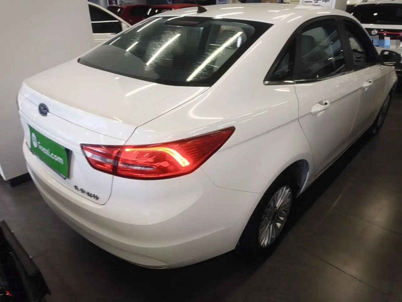 Ford Escort 2015 1.5L Automatic Comfort Edition — миниатюра 6