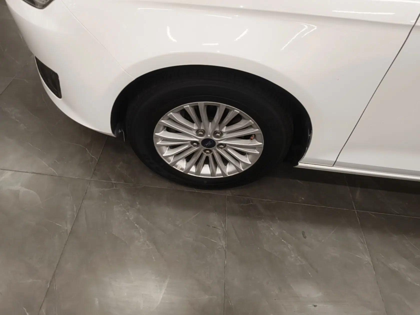 Ford Escort 2015 1.5L Automatic Comfort Edition — миниатюра 10