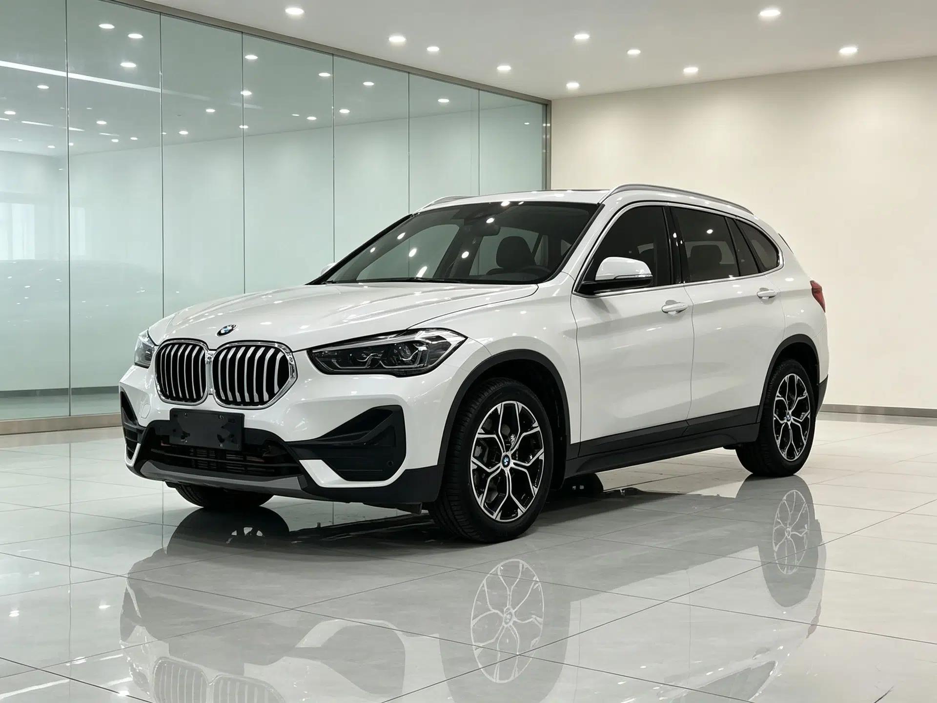 BMW X1 2022 sDrive25Li Leading Model — миниатюра 1