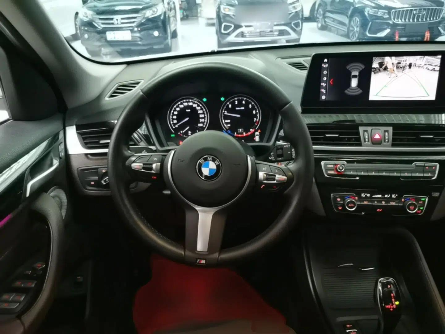 BMW X1 2022 sDrive25Li Leading Model — миниатюра 13