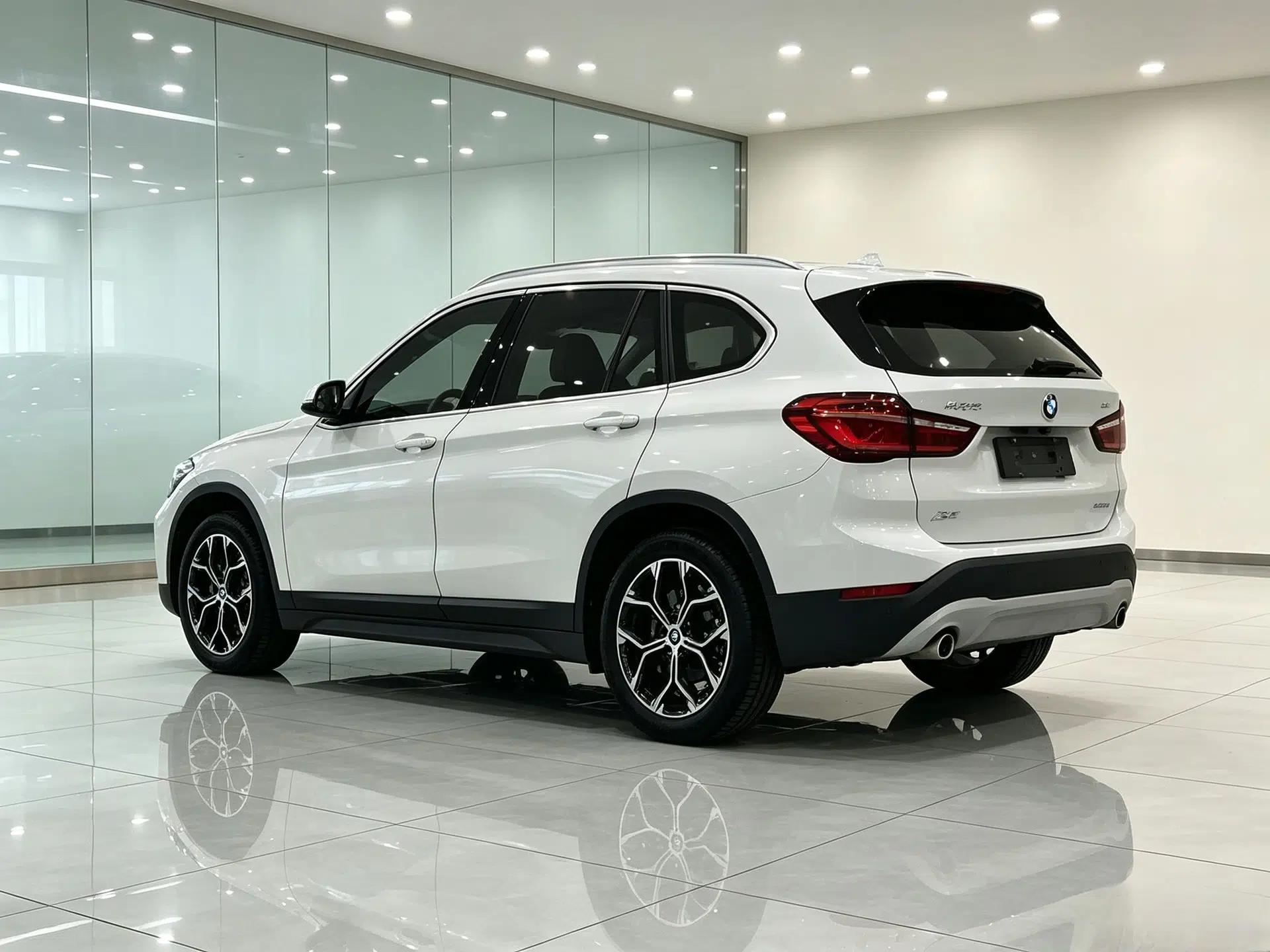 BMW X1 2022 sDrive25Li Leading Model — миниатюра 4