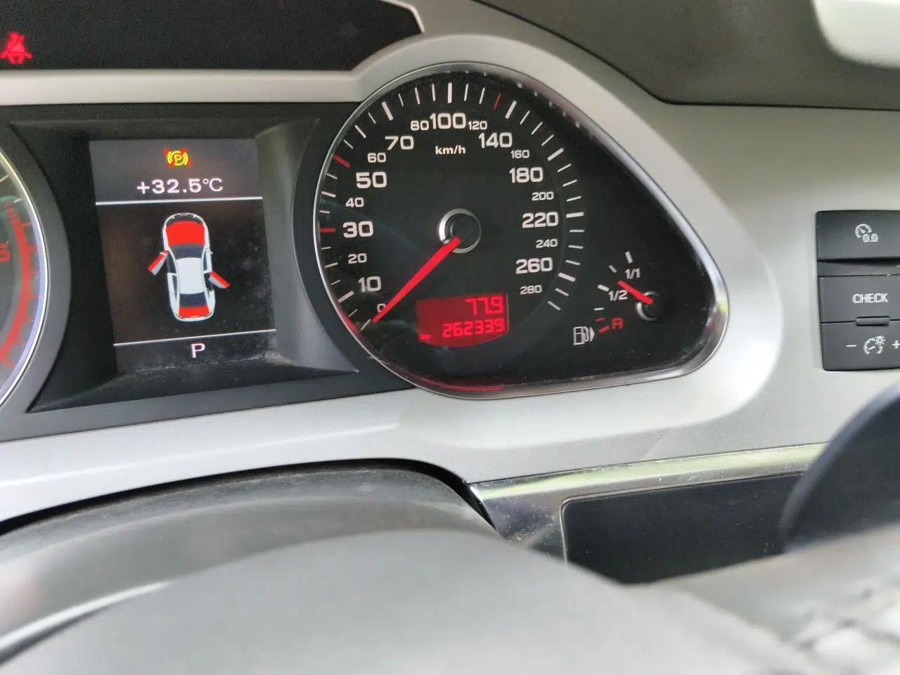 Audi A6L A6L 2.7TDI automatic, 5 seats, with sunroof — миниатюра 12