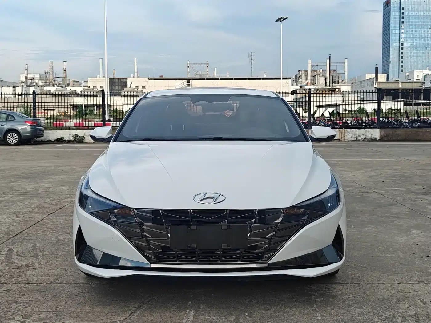 Hyundai Elantra 2022 240TGDi DCT LUX Premium Edition — миниатюра 3