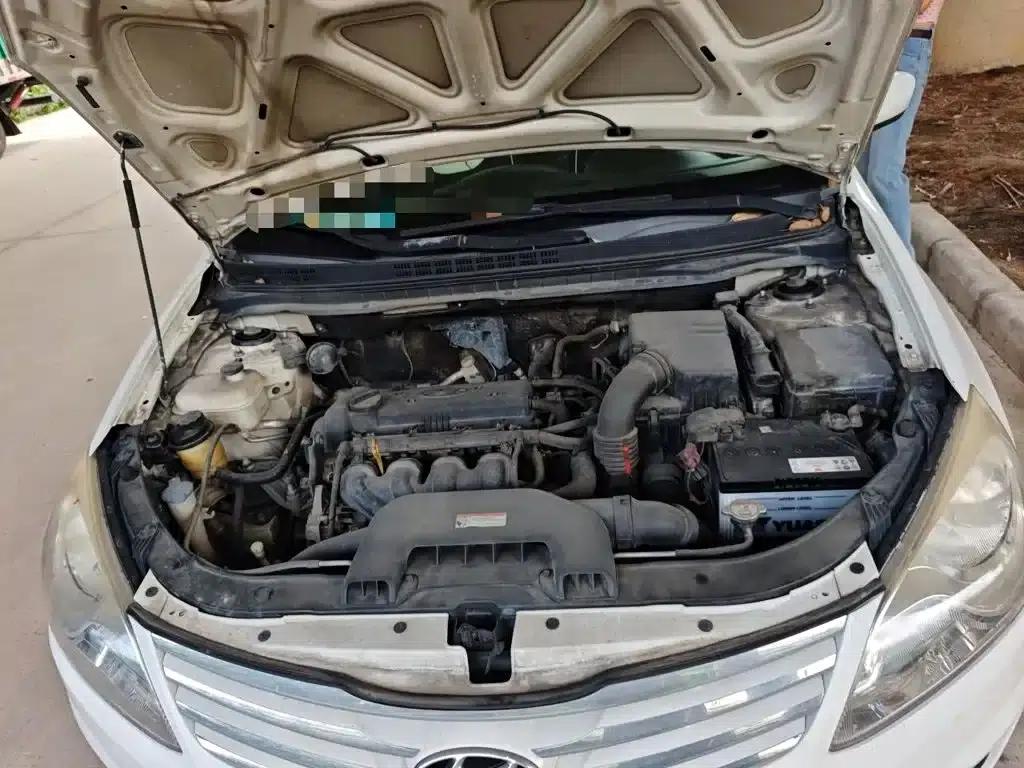 Hyundai Elantra 2011 1.6L Automatic Comfort Model — миниатюра 11