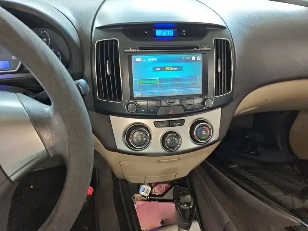 Hyundai Elantra 2011 1.6L Automatic Comfort Model — миниатюра 6