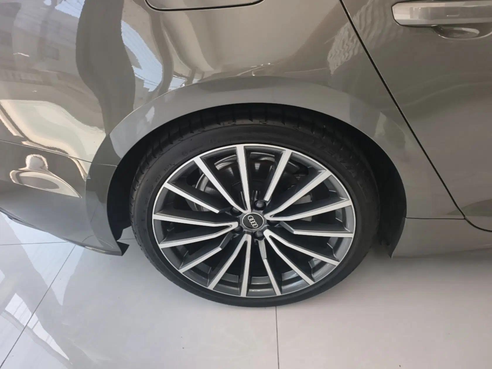 Audi A5 2024 Sportback 40 TFSI quattro Luxury Dynamic Model — миниатюра 11