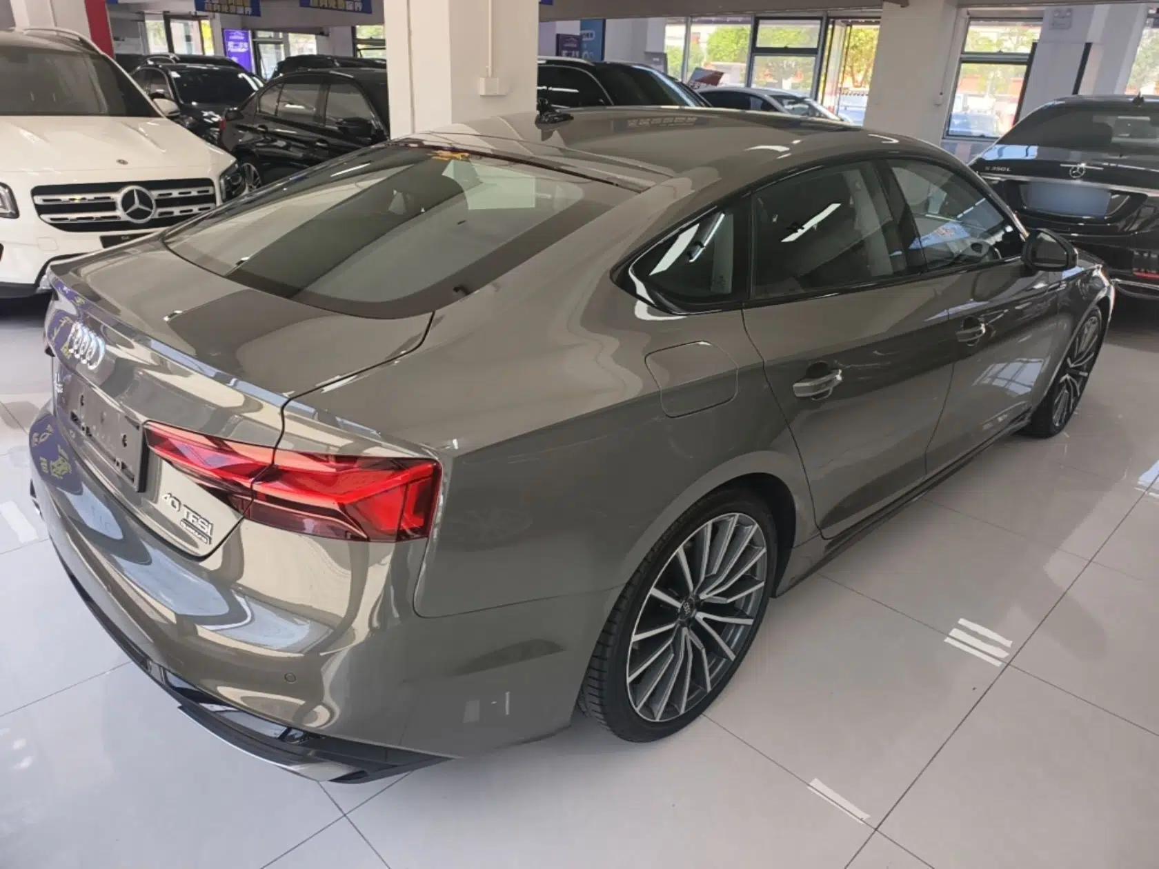 Audi A5 2024 Sportback 40 TFSI quattro Luxury Dynamic Model — миниатюра 6