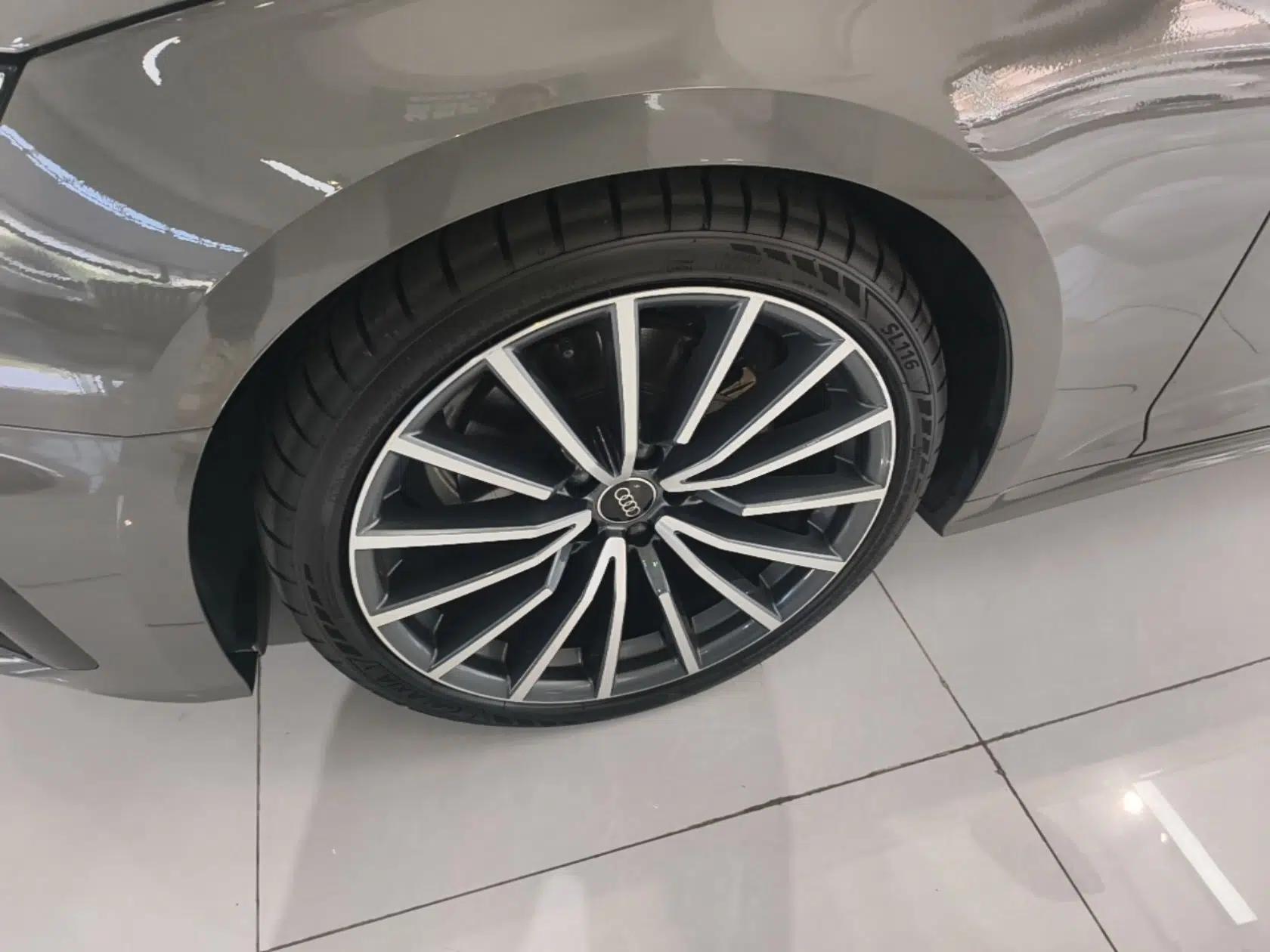 Audi A5 2024 Sportback 40 TFSI quattro Luxury Dynamic Model — миниатюра 10