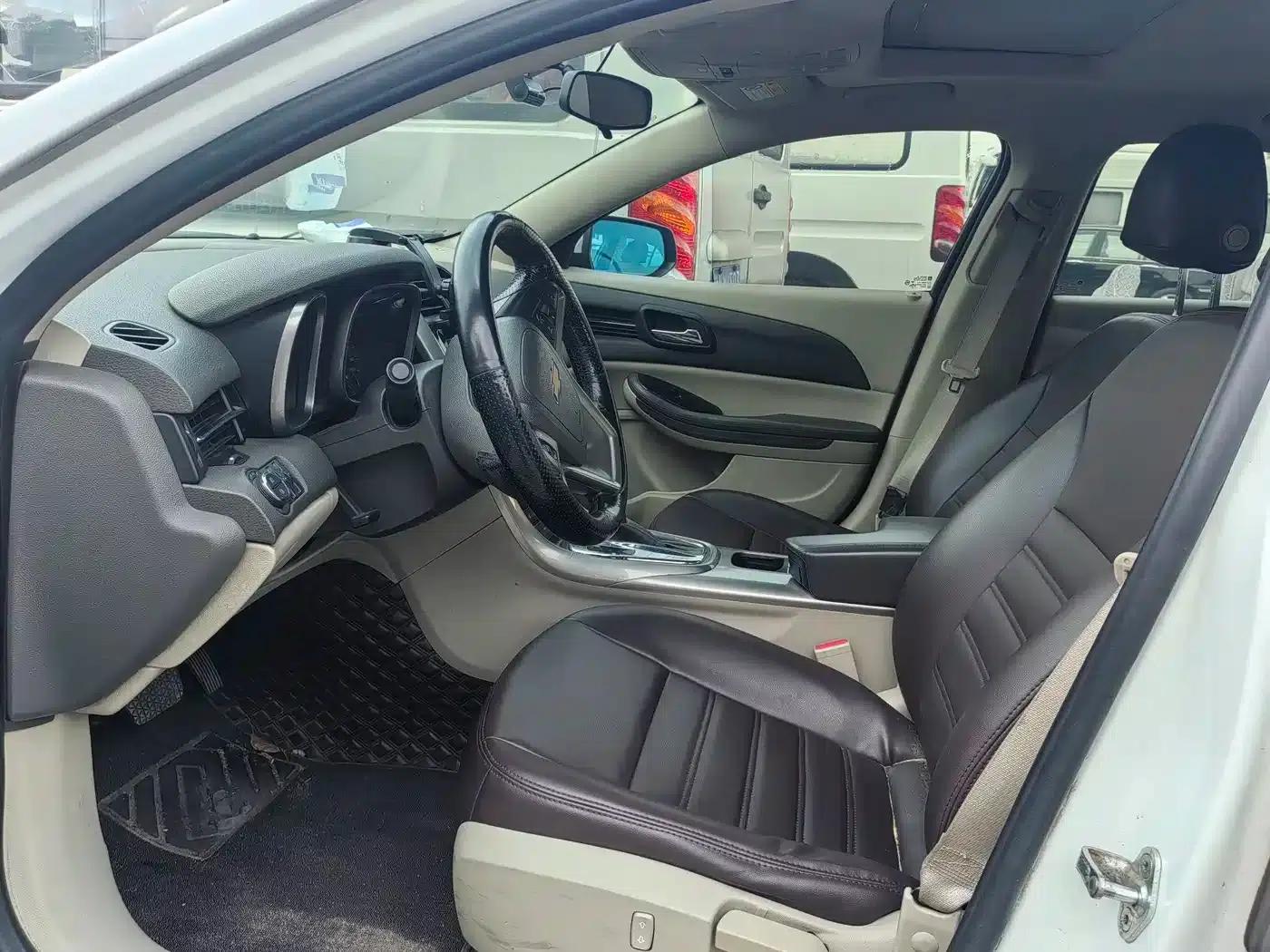 Chevrolet Malibu 2012 2.0L Automatic Comfort Edition — миниатюра 8