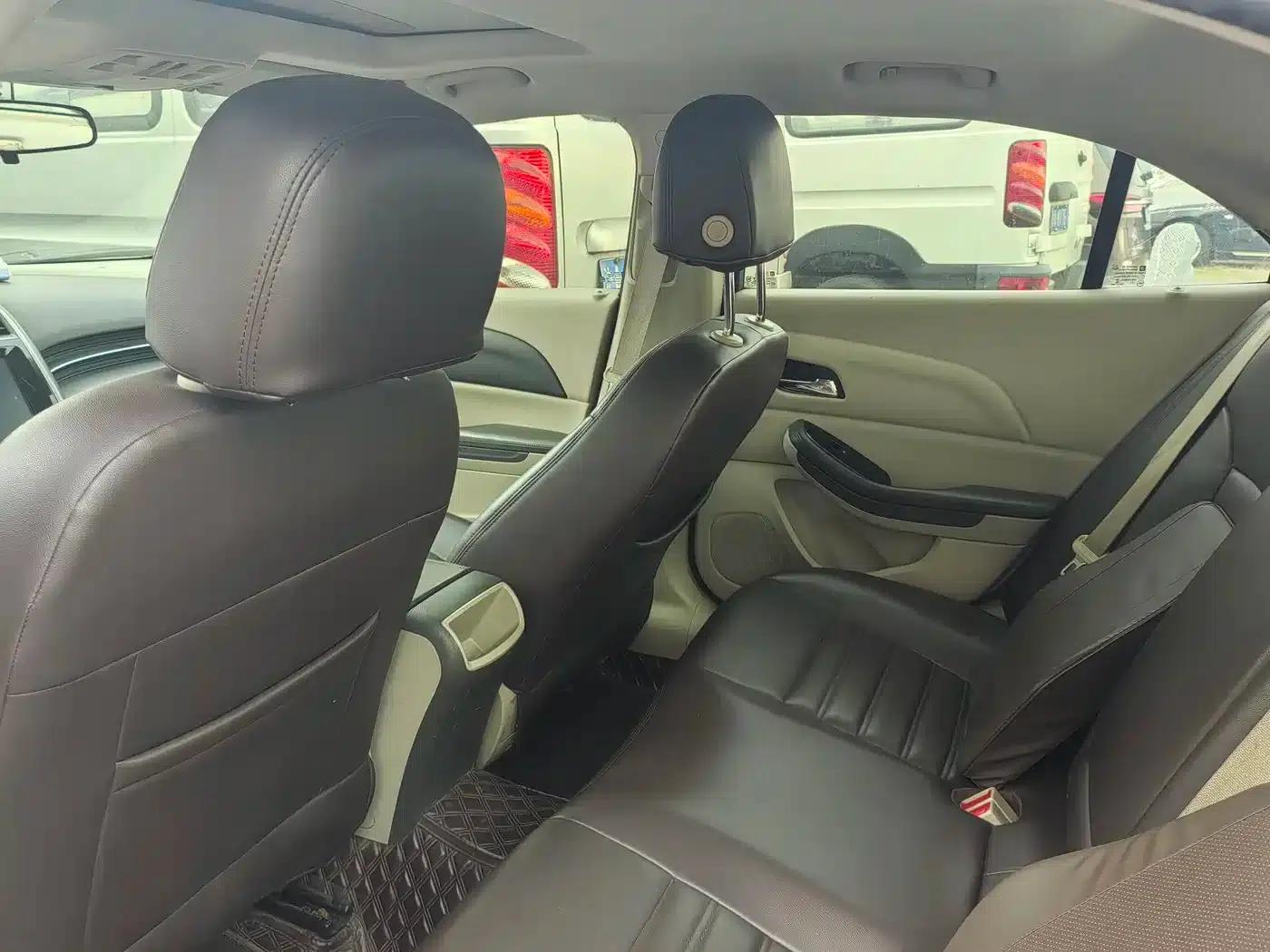 Chevrolet Malibu 2012 2.0L Automatic Comfort Edition — миниатюра 9