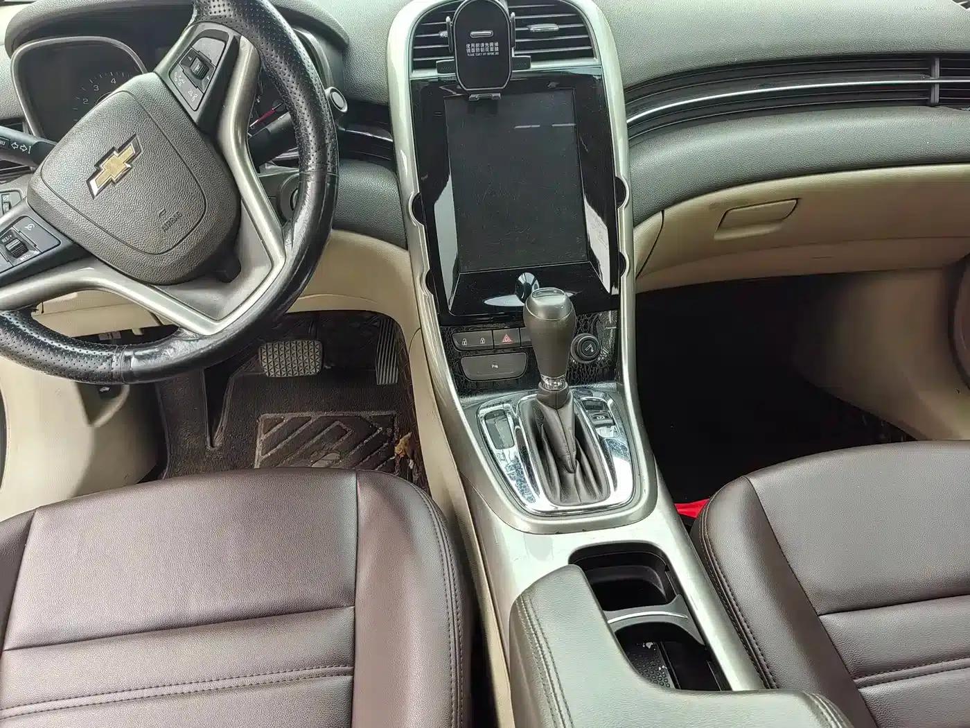 Chevrolet Malibu 2012 2.0L Automatic Comfort Edition — миниатюра 10