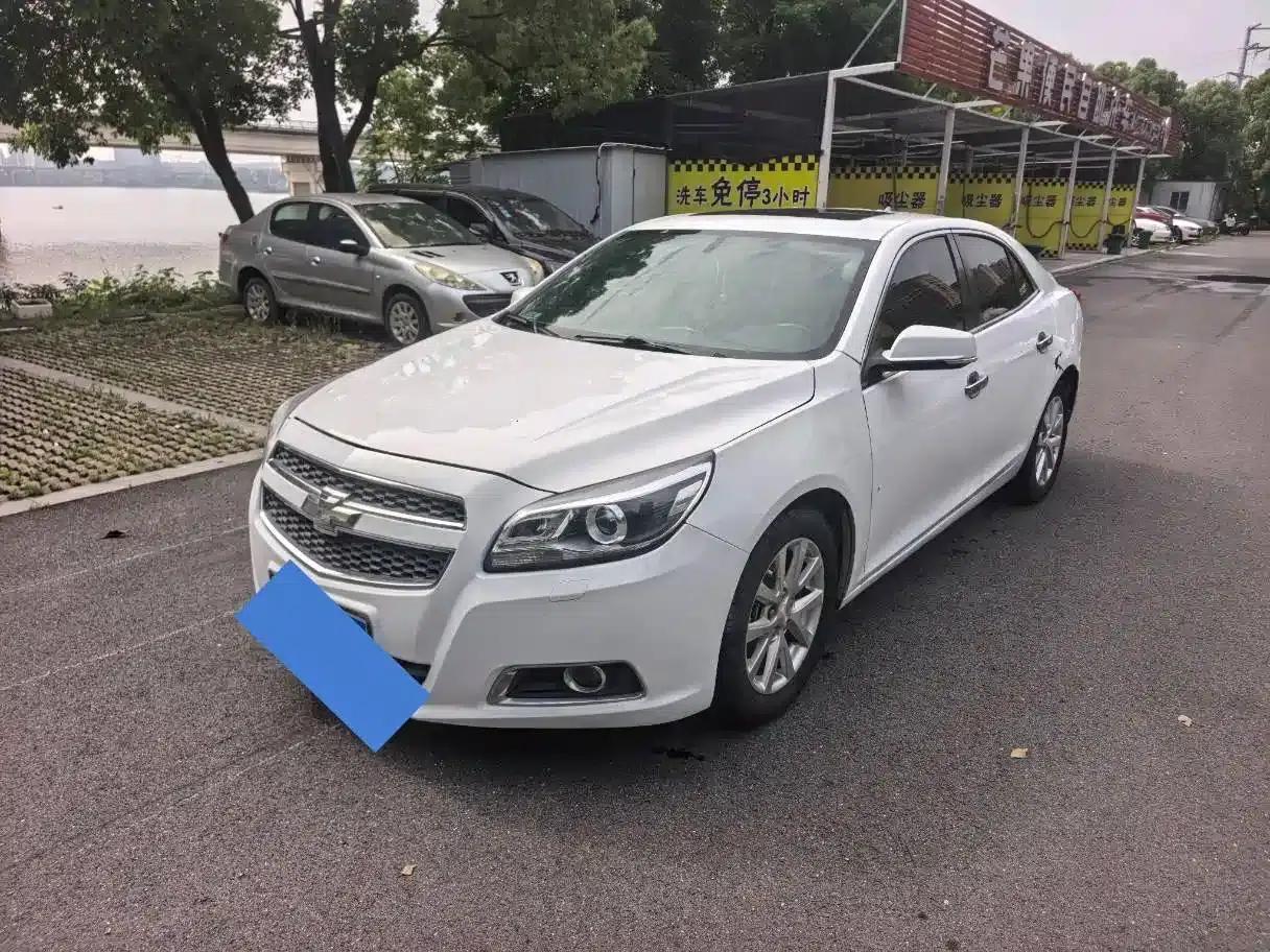 Chevrolet Malibu 2012 2.0L Automatic Luxury Edition — миниатюра 3