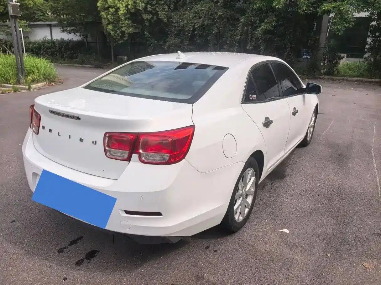 Chevrolet Malibu 2012 2.0L Automatic Luxury Edition — миниатюра 4