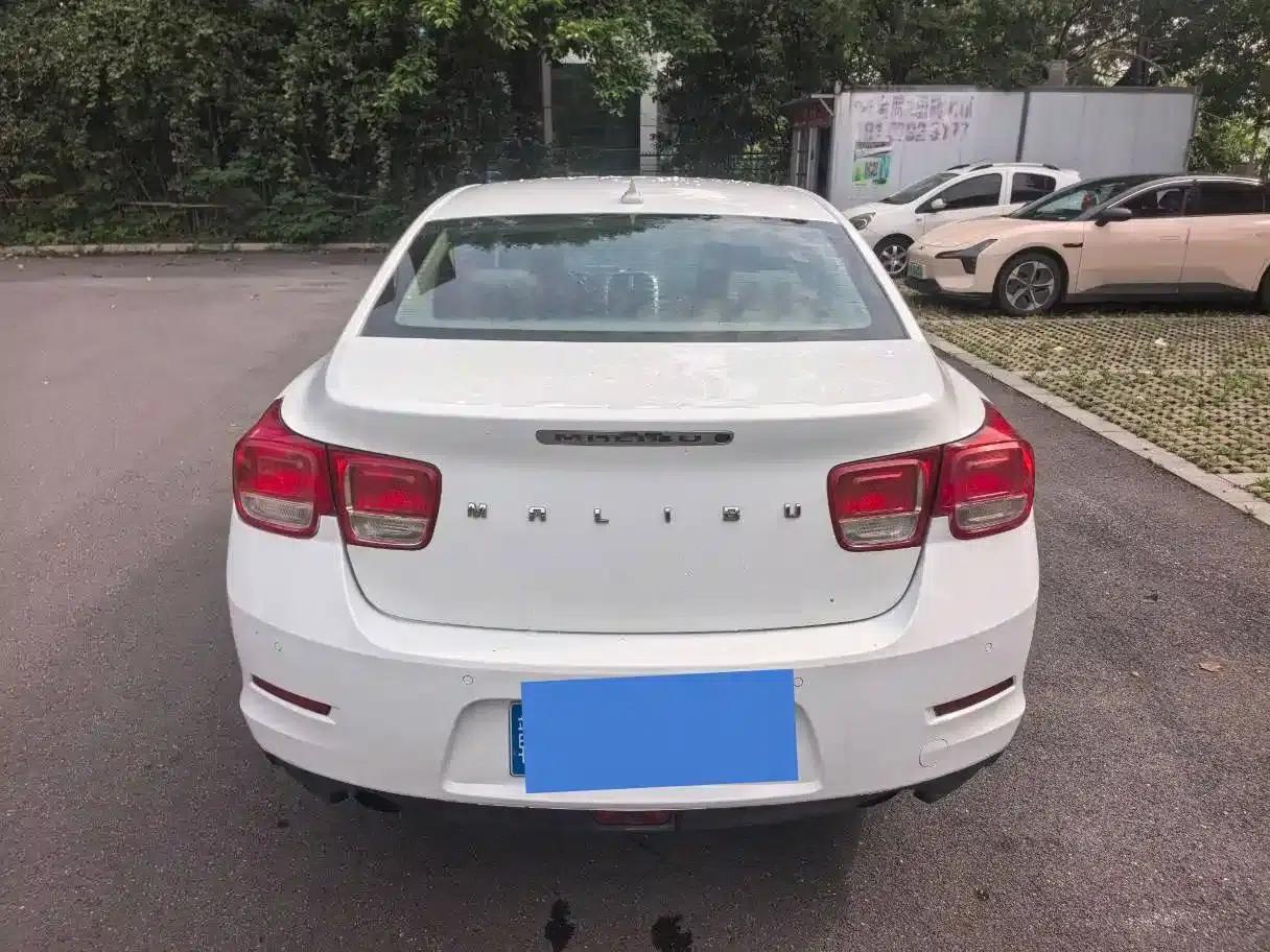 Chevrolet Malibu 2012 2.0L Automatic Luxury Edition — миниатюра 5