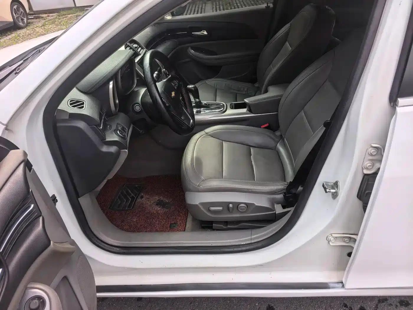 Chevrolet Malibu 2012 2.0L Automatic Luxury Edition — миниатюра 7