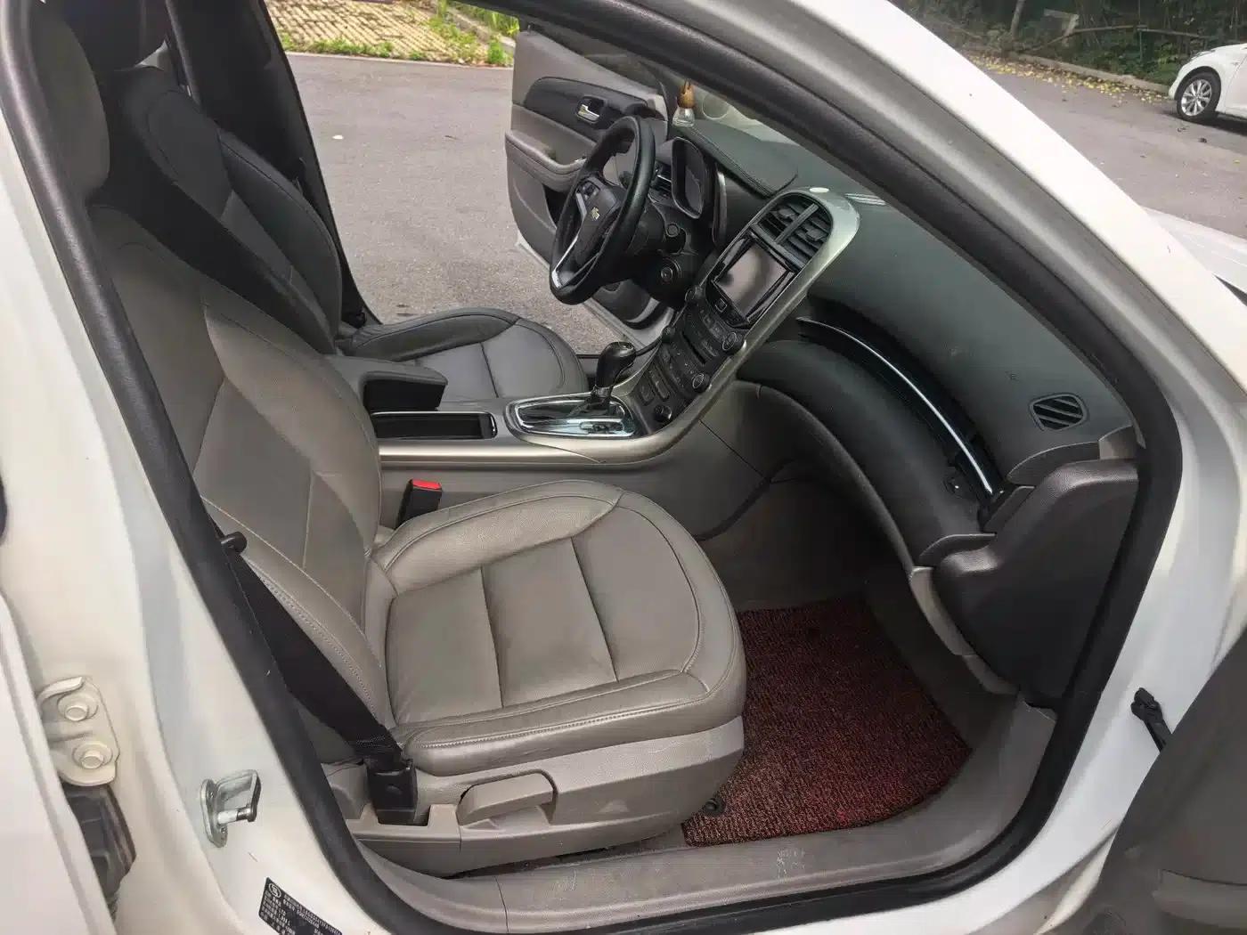 Chevrolet Malibu 2012 2.0L Automatic Luxury Edition — миниатюра 9