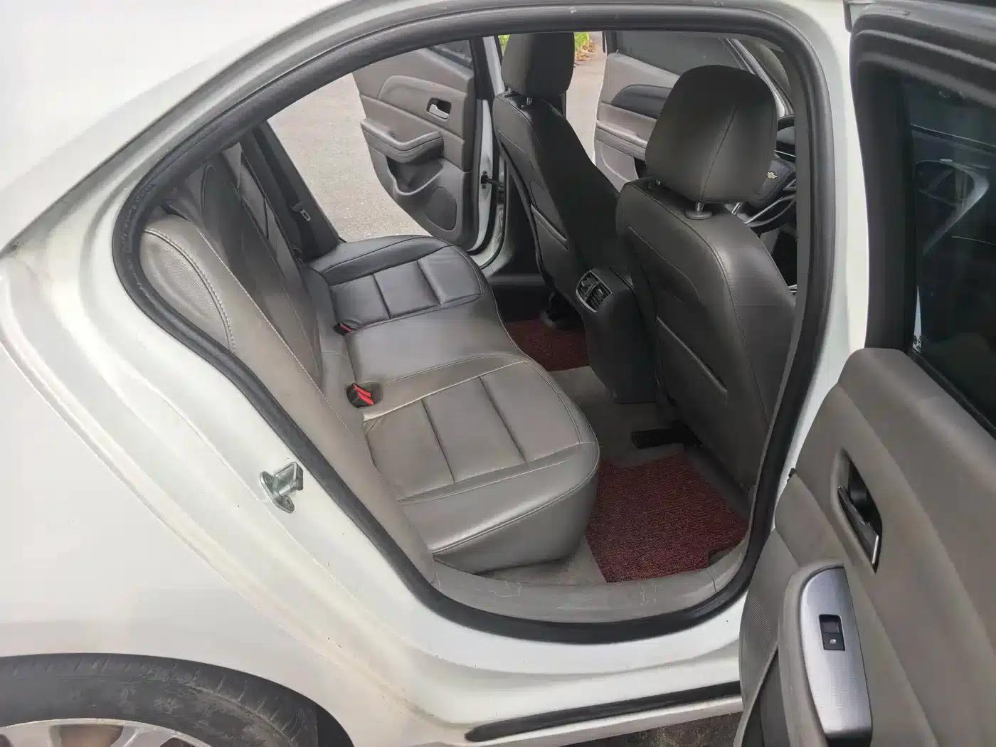 Chevrolet Malibu 2012 2.0L Automatic Luxury Edition — миниатюра 10