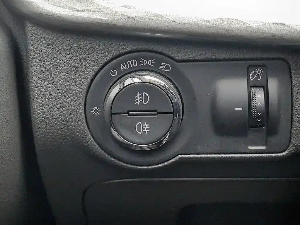 2018 Chevrolet Malibu 530T Automatic Luxury Edition — миниатюра 21