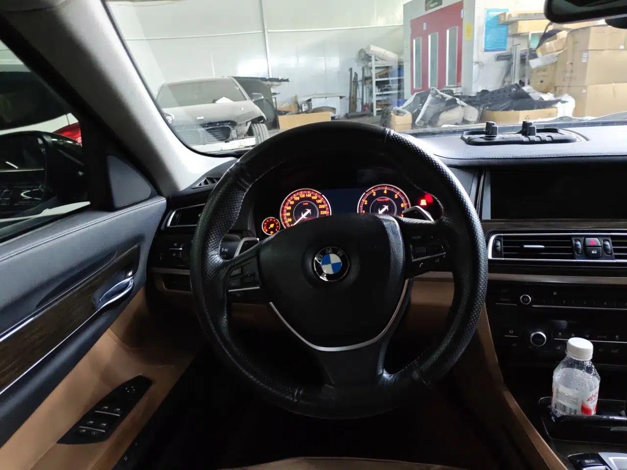 BMW 7 Series 2013 740Li Leading Model — миниатюра 10