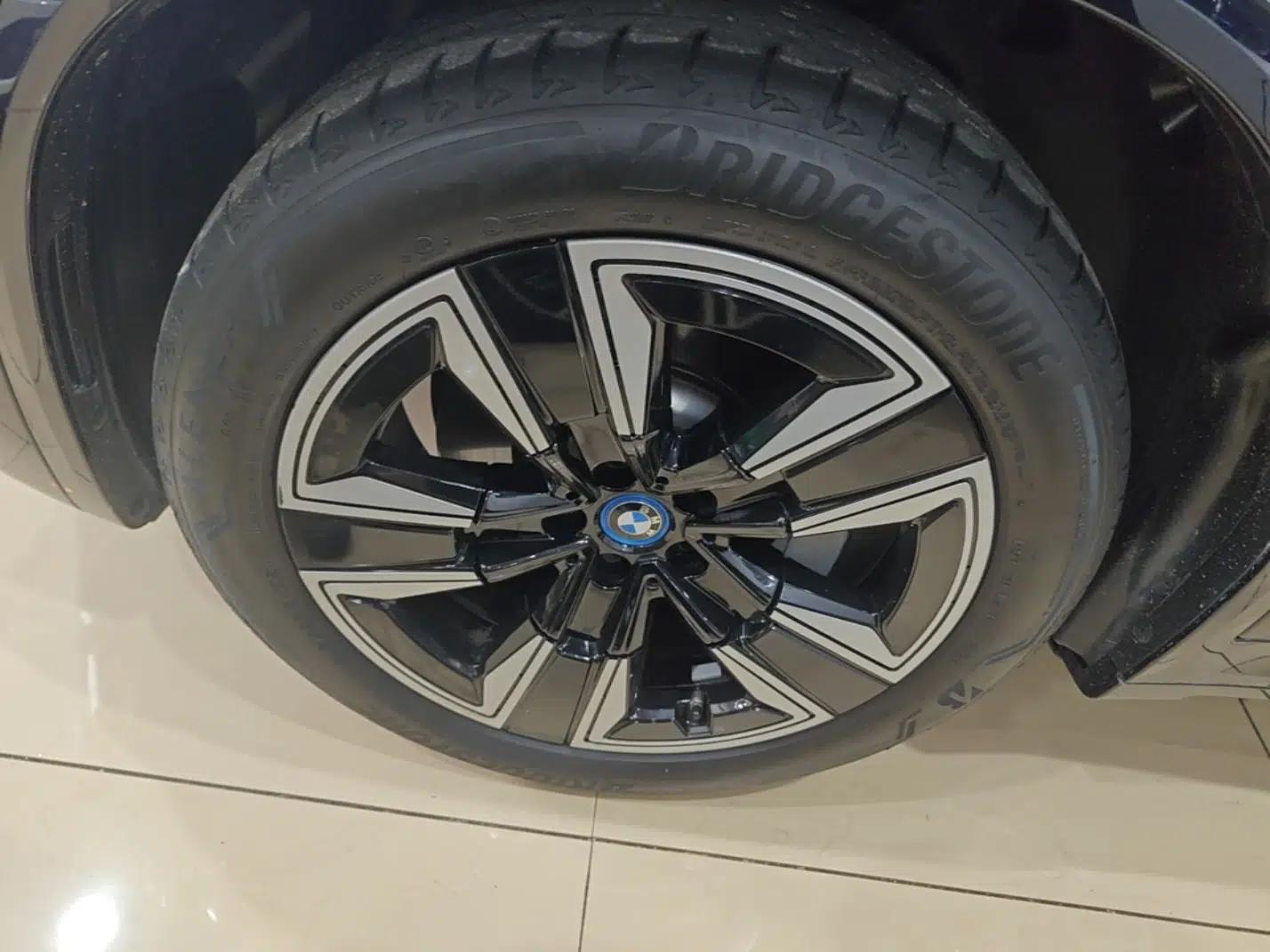 BMW iX3 2023 Leading Model — миниатюра 10