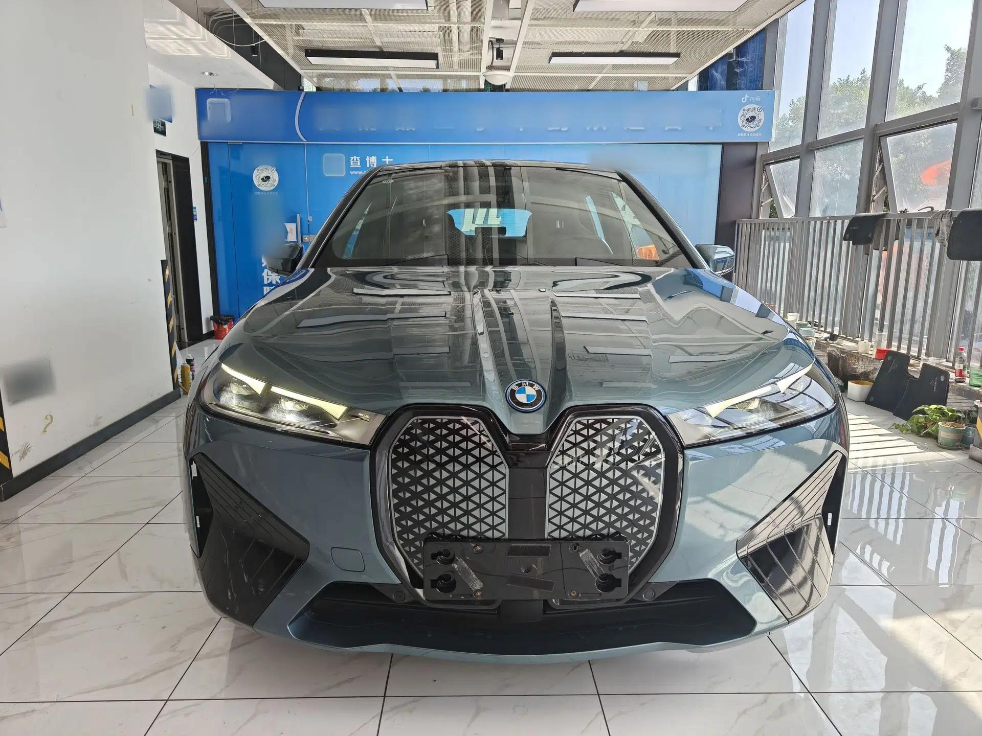 BMW iX 2022 xDrive40 — миниатюра 2