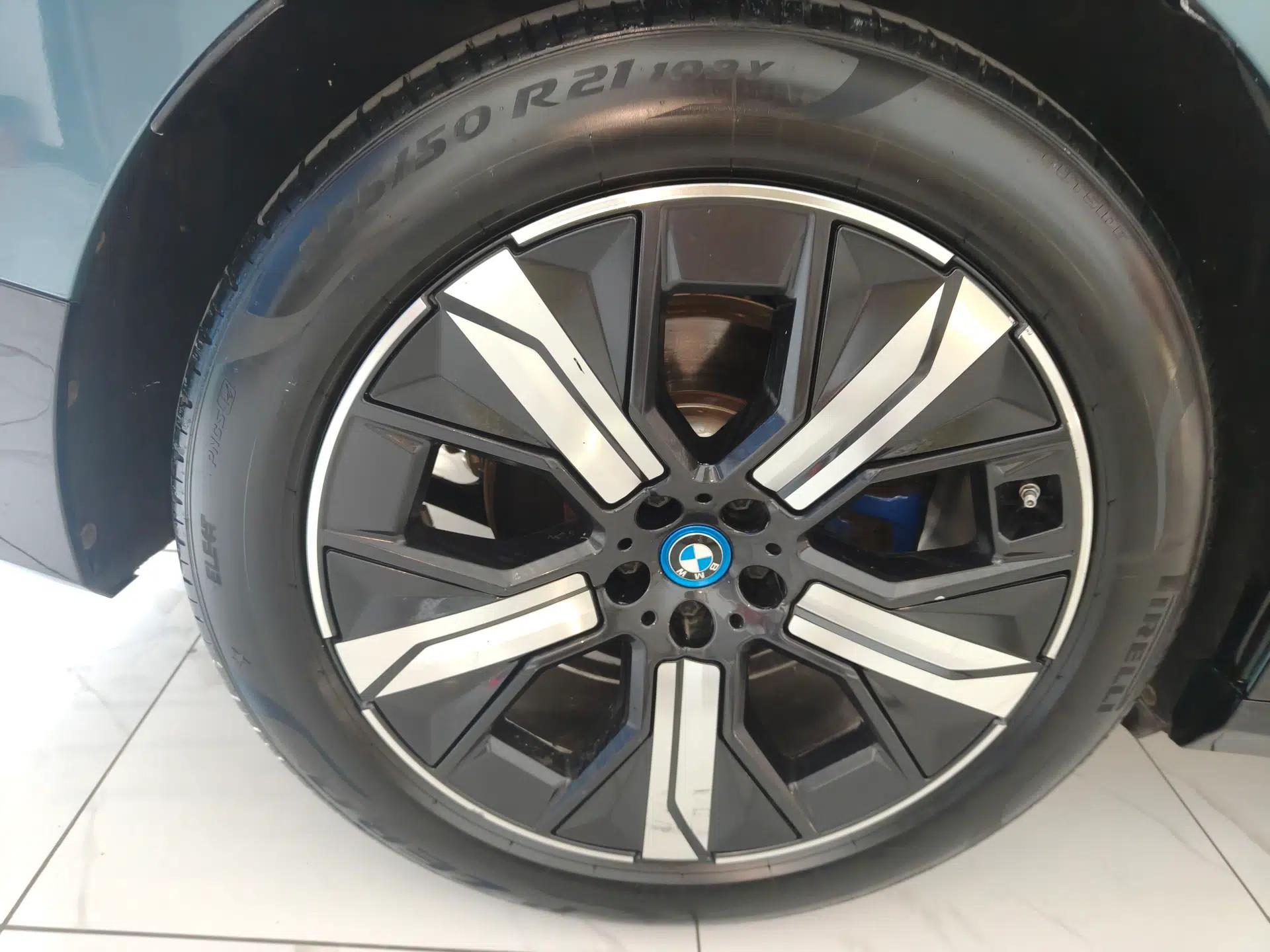 BMW iX 2022 xDrive40 — миниатюра 16