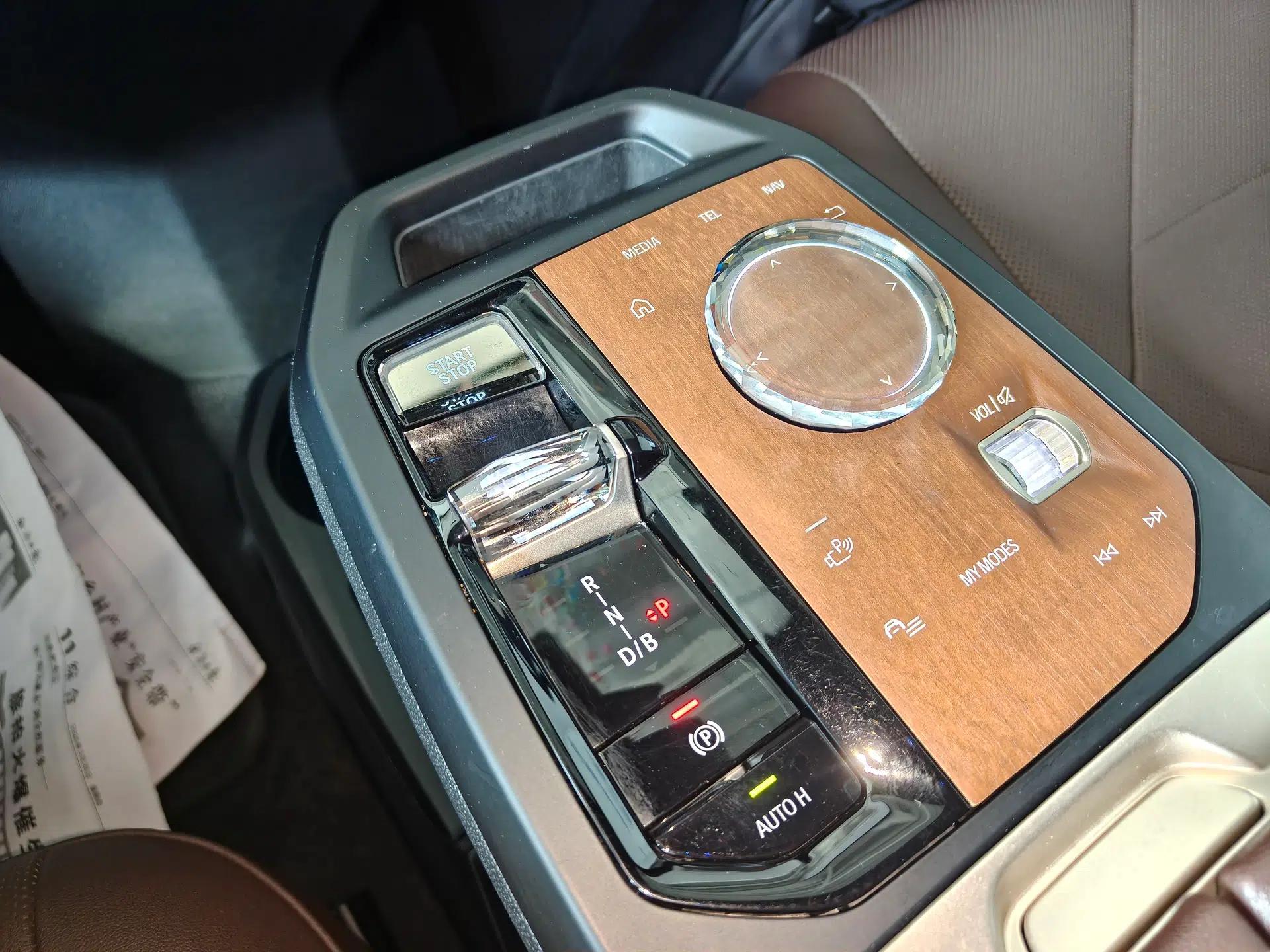 BMW iX 2022 xDrive40 — миниатюра 21