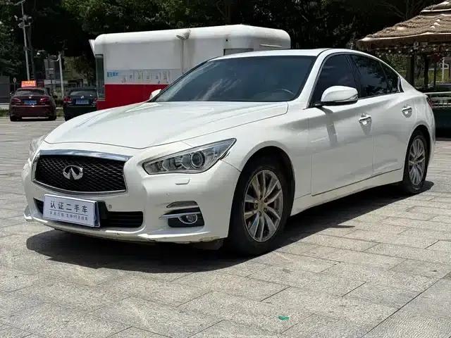 Infiniti Q50 2014 2.0T Comfort Edition
