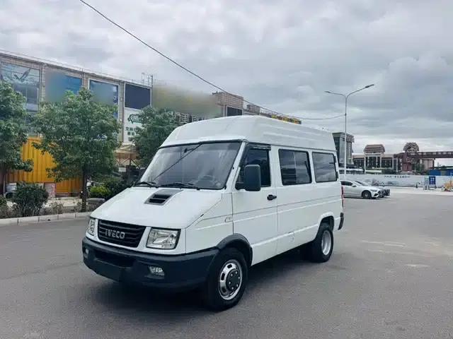 Iveco DeYi 2017 2.5T A35 Bus (5-7 Seats) 47Z5