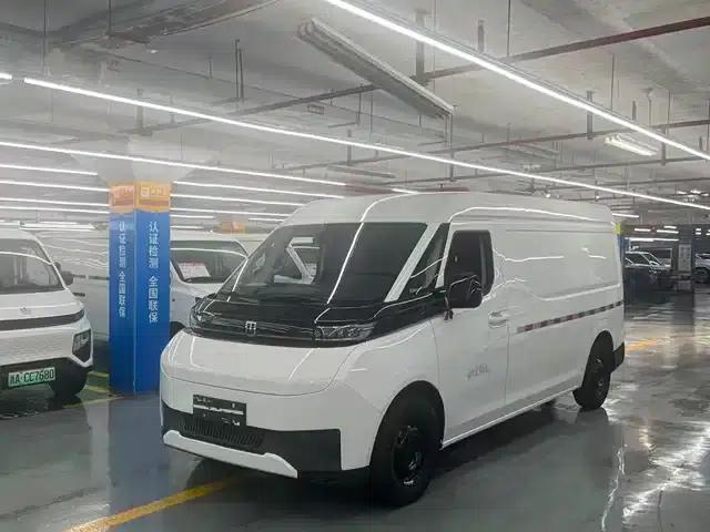 2025 Long Range Super VAN, Mid-Wheelbase, Mid-Roof, Smart Chip 68kWh