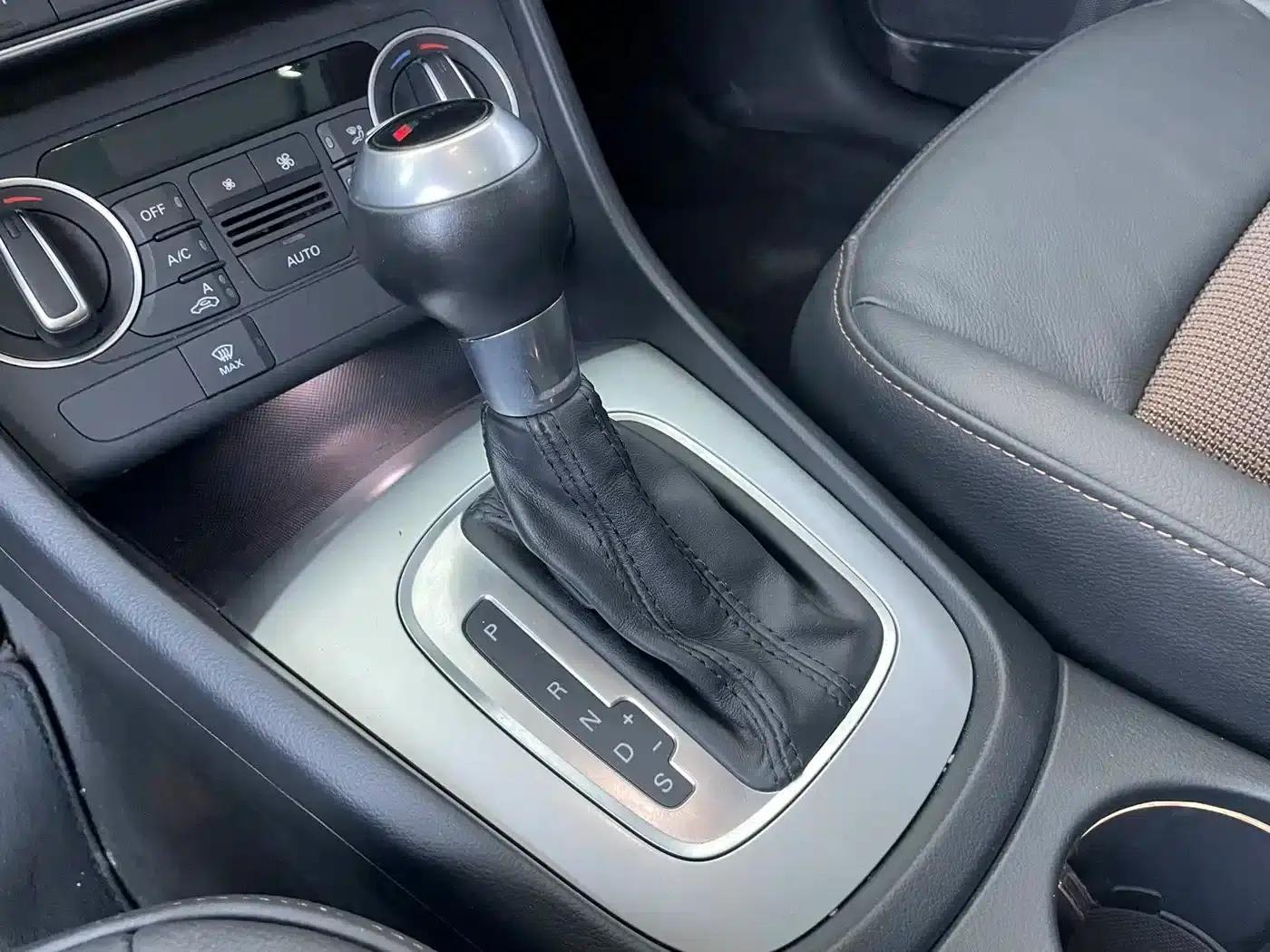 Audi Q3 2018 30th Anniversary Edition 30 TFSI Fashion Model — миниатюра 11