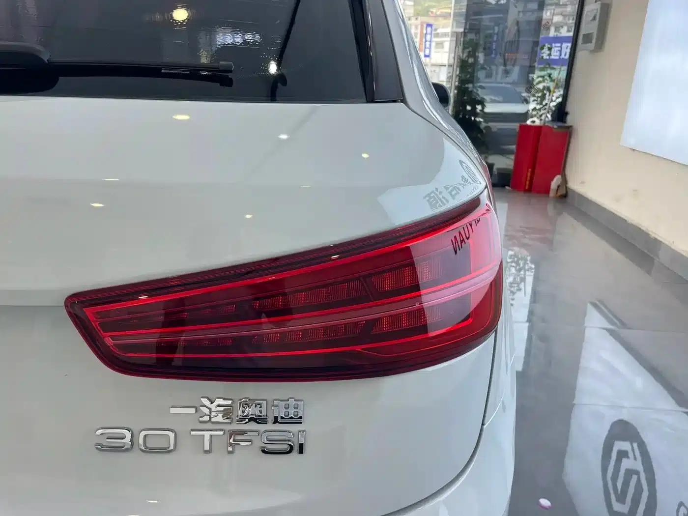 Audi Q3 2018 30th Anniversary Edition 30 TFSI Fashion Model — миниатюра 21