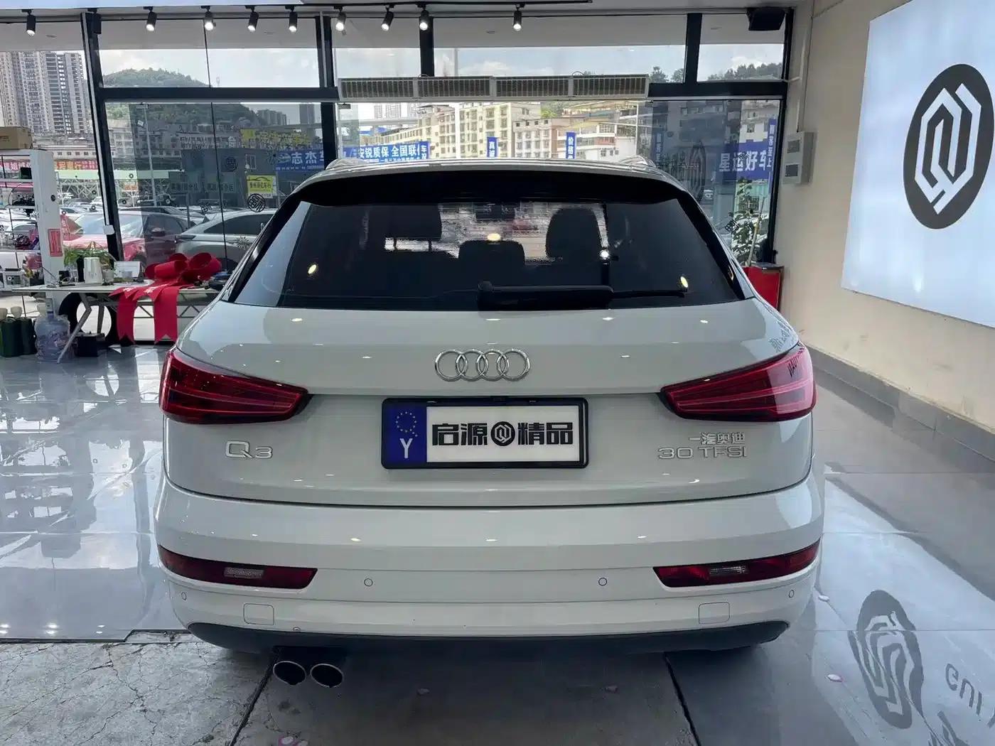 Audi Q3 2018 30th Anniversary Edition 30 TFSI Fashion Model — миниатюра 24