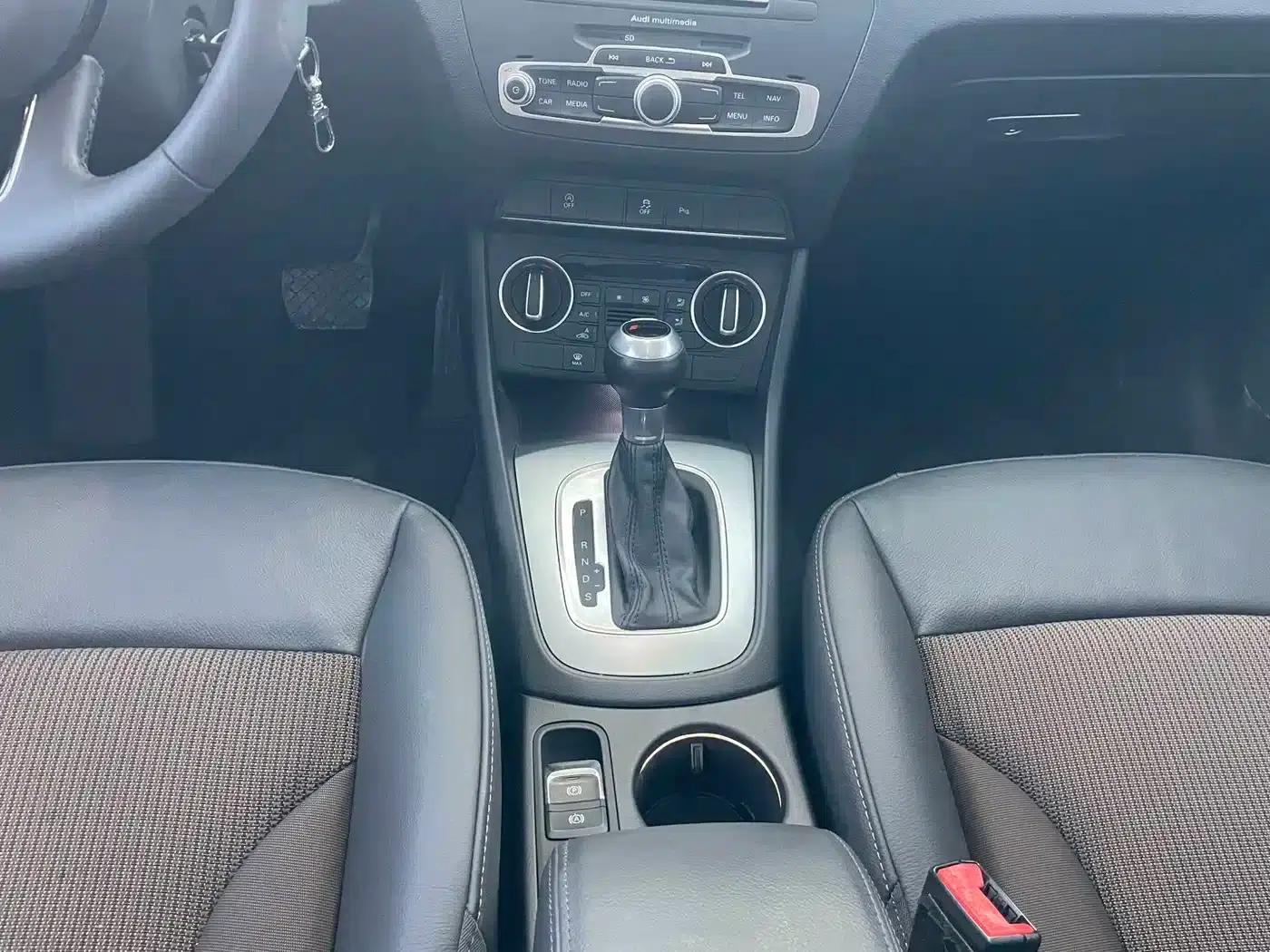 Audi Q3 2018 30th Anniversary Edition 30 TFSI Fashion Model — миниатюра 8
