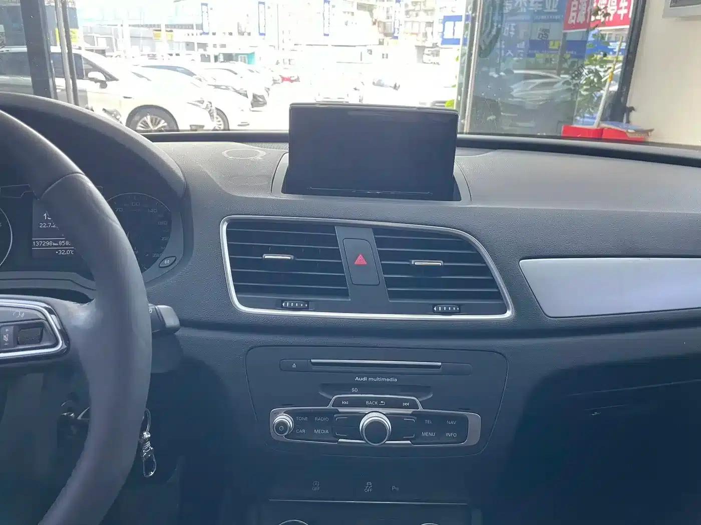Audi Q3 2018 30th Anniversary Edition 30 TFSI Fashion Model — миниатюра 9