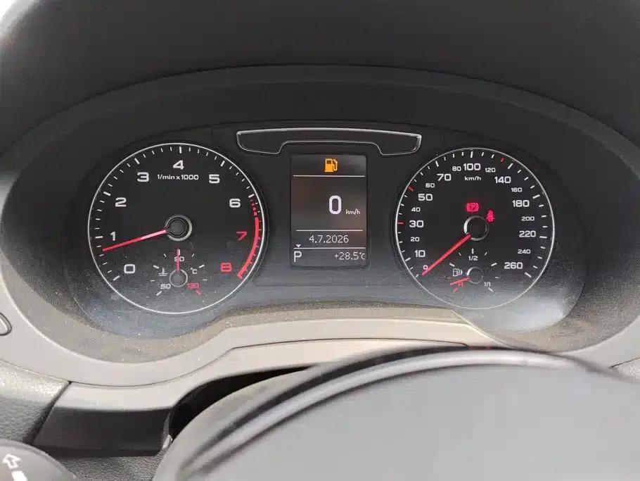 Audi Q3 2018 30th Anniversary Edition 35 TFSI Sport — миниатюра 14