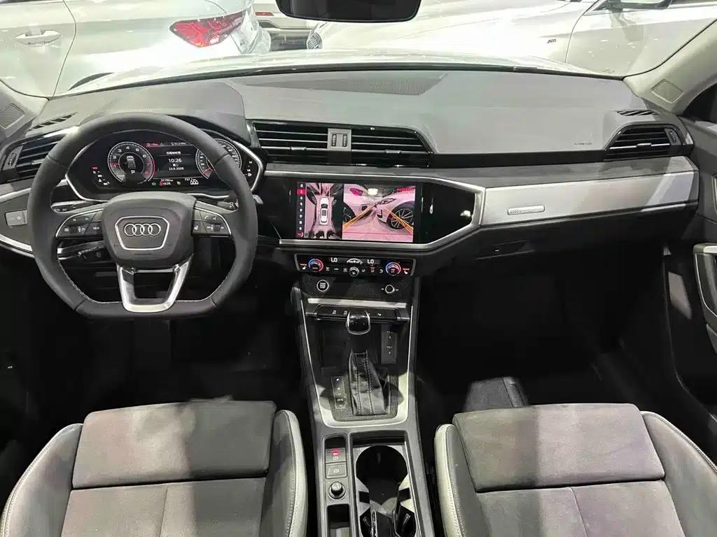 Audi Q3 2023 35 TFSI Fashion Dynamic (1.4T) — миниатюра 2