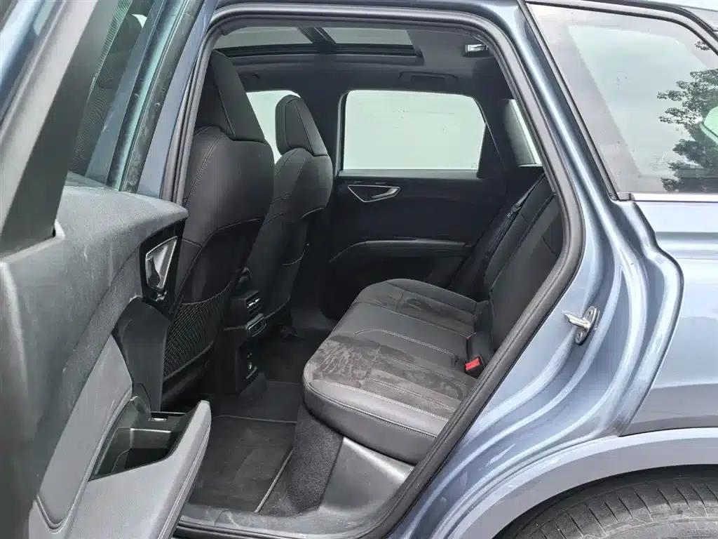 Audi Q4 e-tron 2023 50 e-tron quattro Expansion Edition — миниатюра 14