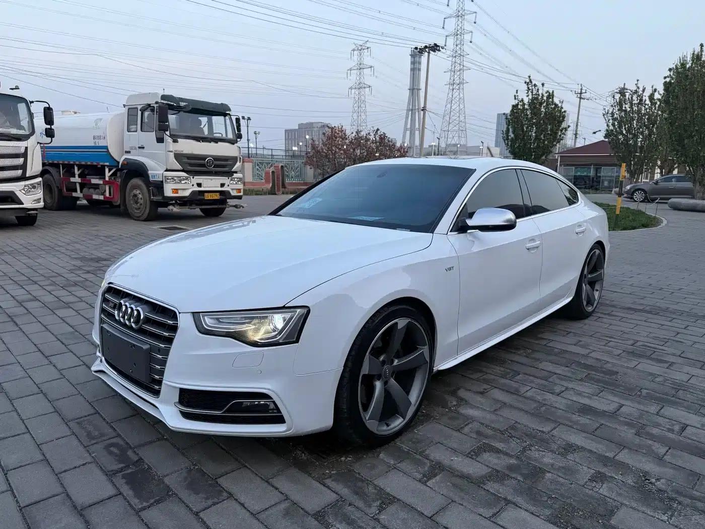 2012 Audi S5 3.0T Sportback — миниатюра 1