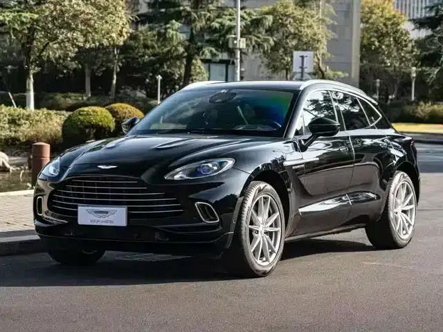 Aston Martin DBX 2022 3.0T STRAIGHT-SIX