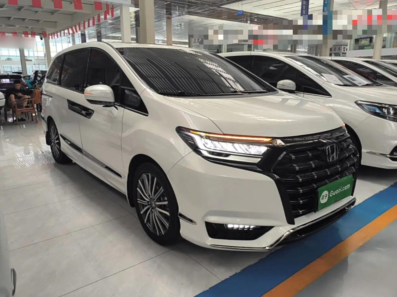 Honda Elysion 2022 2.0L eHEV Luxury Edition — миниатюра 3