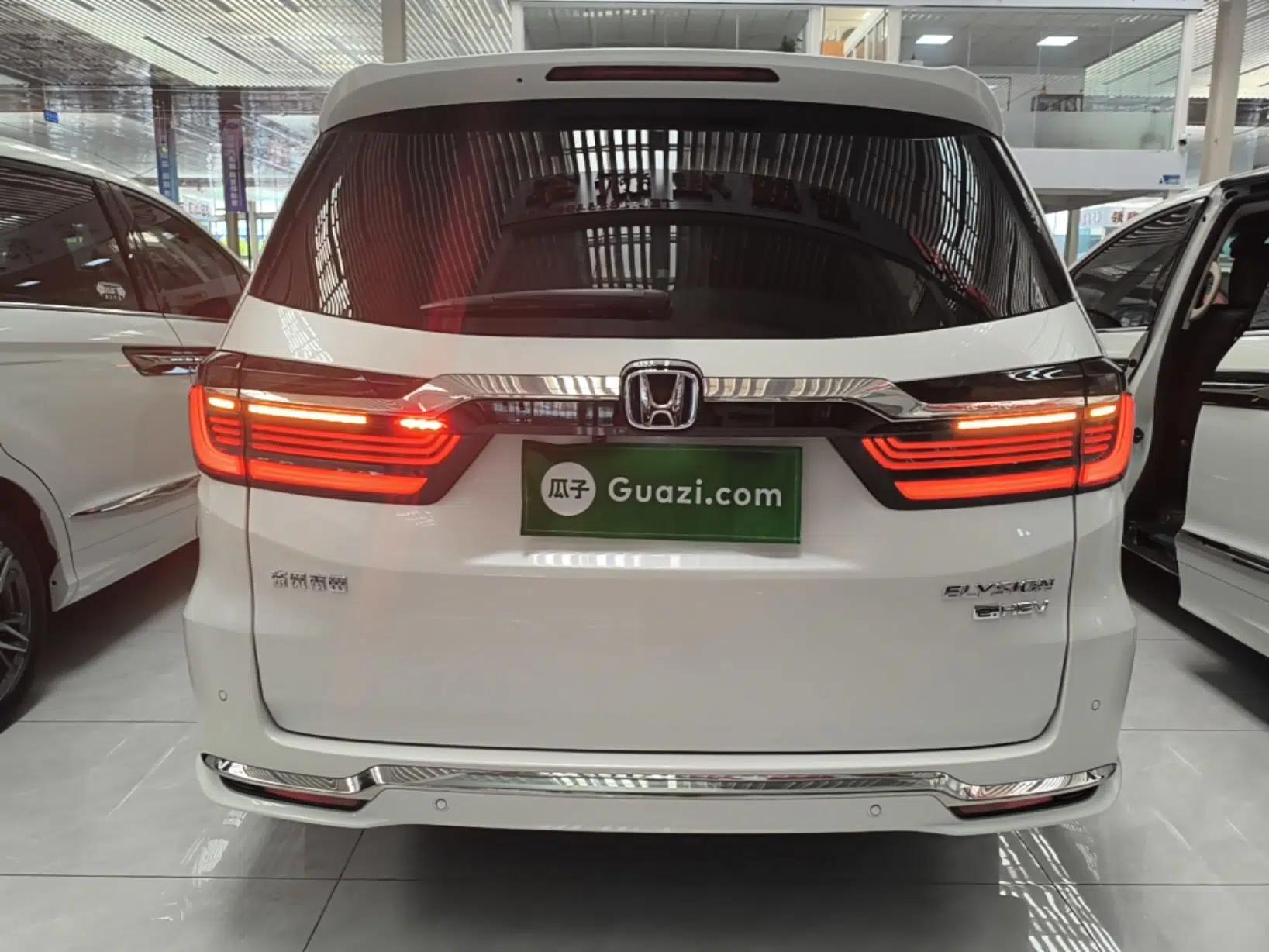 Honda Elysion 2022 2.0L eHEV Luxury Edition — миниатюра 5