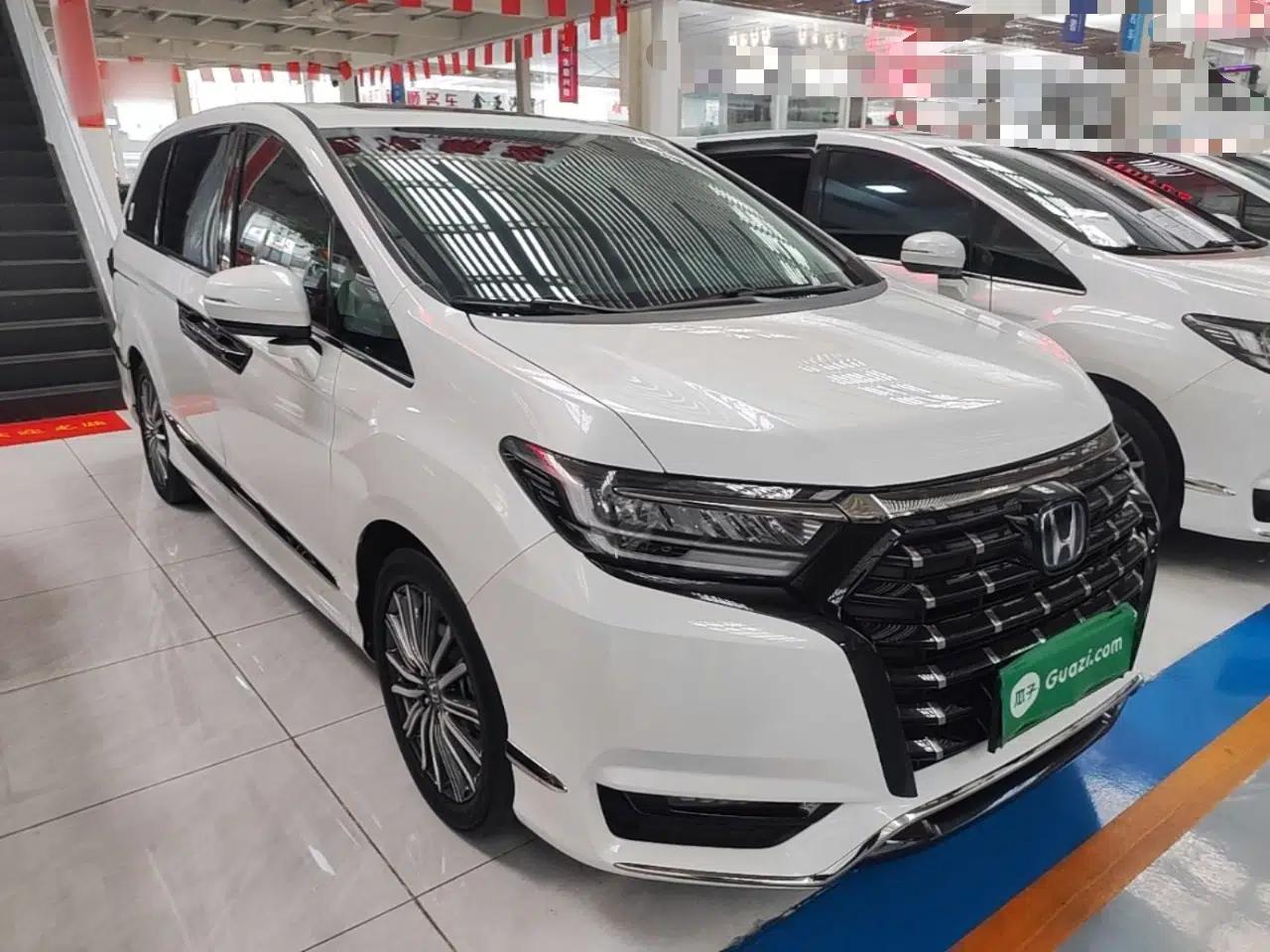 Honda Elysion 2022 2.0L eHEV Luxury Edition — миниатюра 3