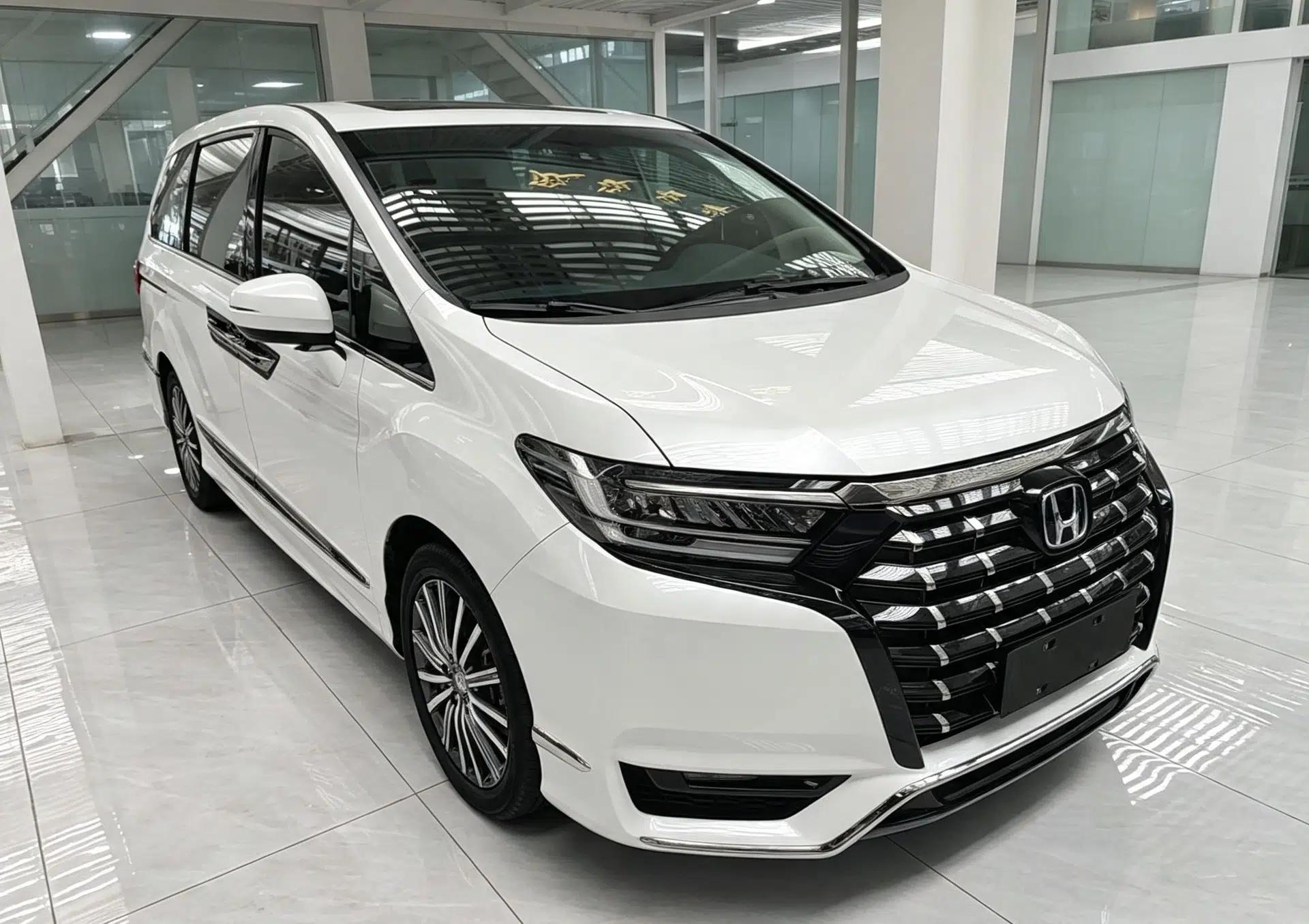 Honda Elysion 2022 2.0L eHEV Luxury Edition — миниатюра 3