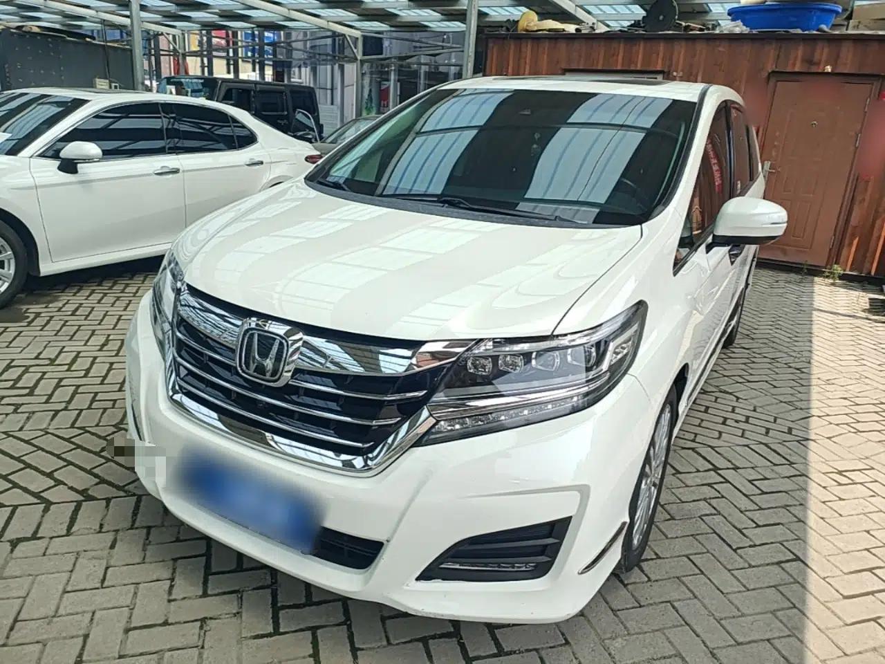 Honda Elysion 2016 2.4L Supreme Edition — миниатюра 1