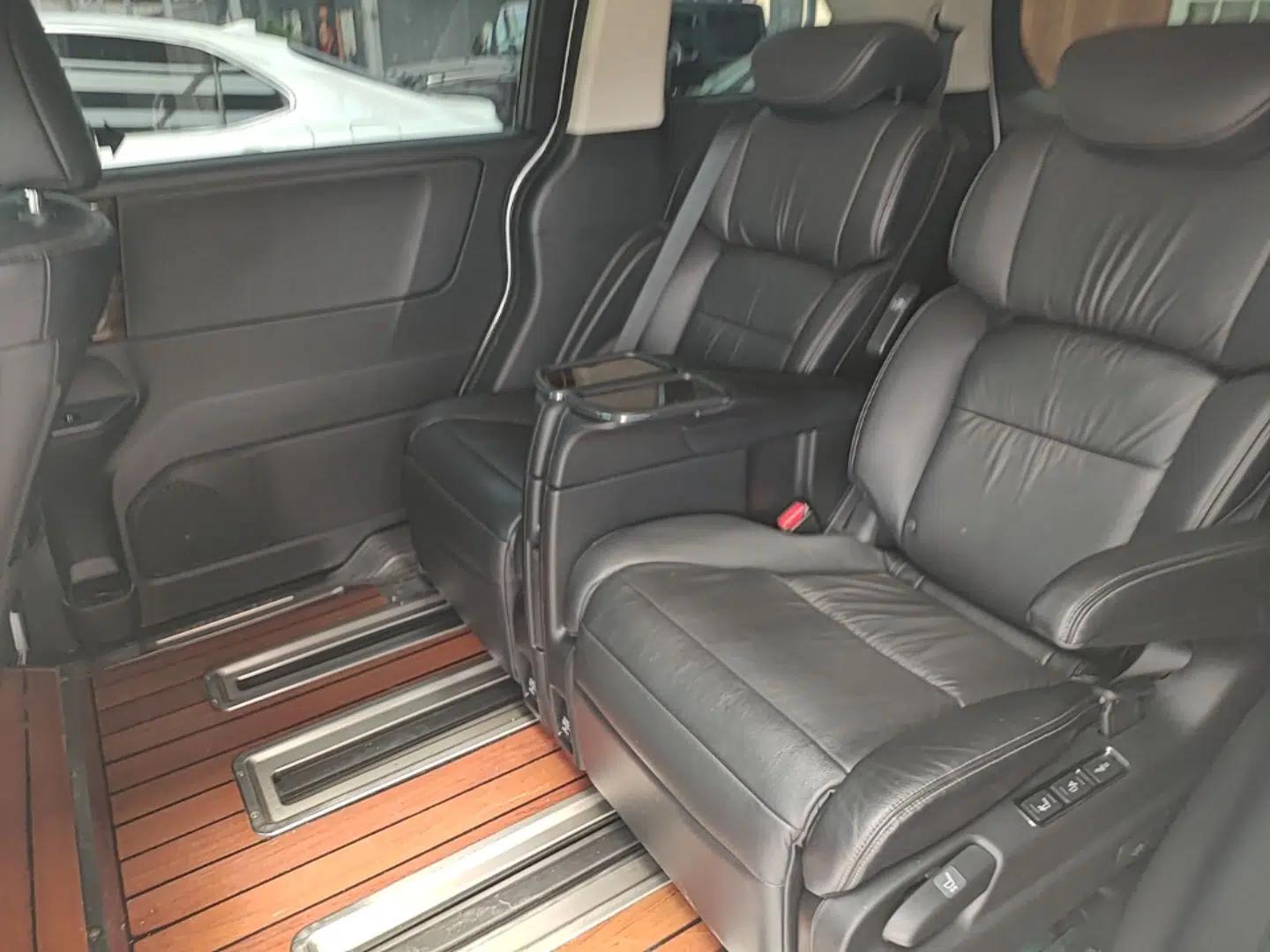 Honda Elysion 2016 2.4L Supreme Edition — миниатюра 20