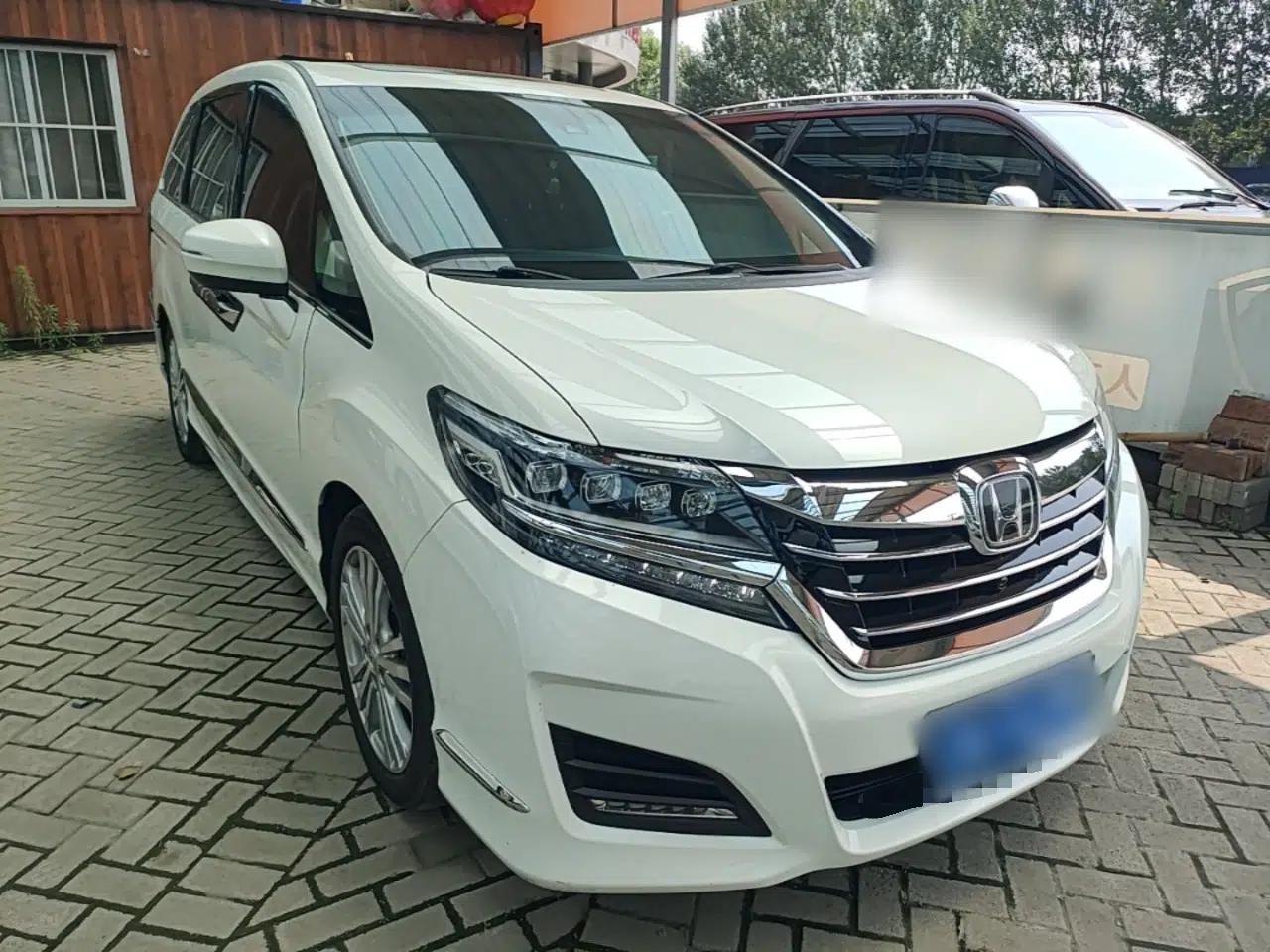 Honda Elysion 2016 2.4L Supreme Edition — миниатюра 3