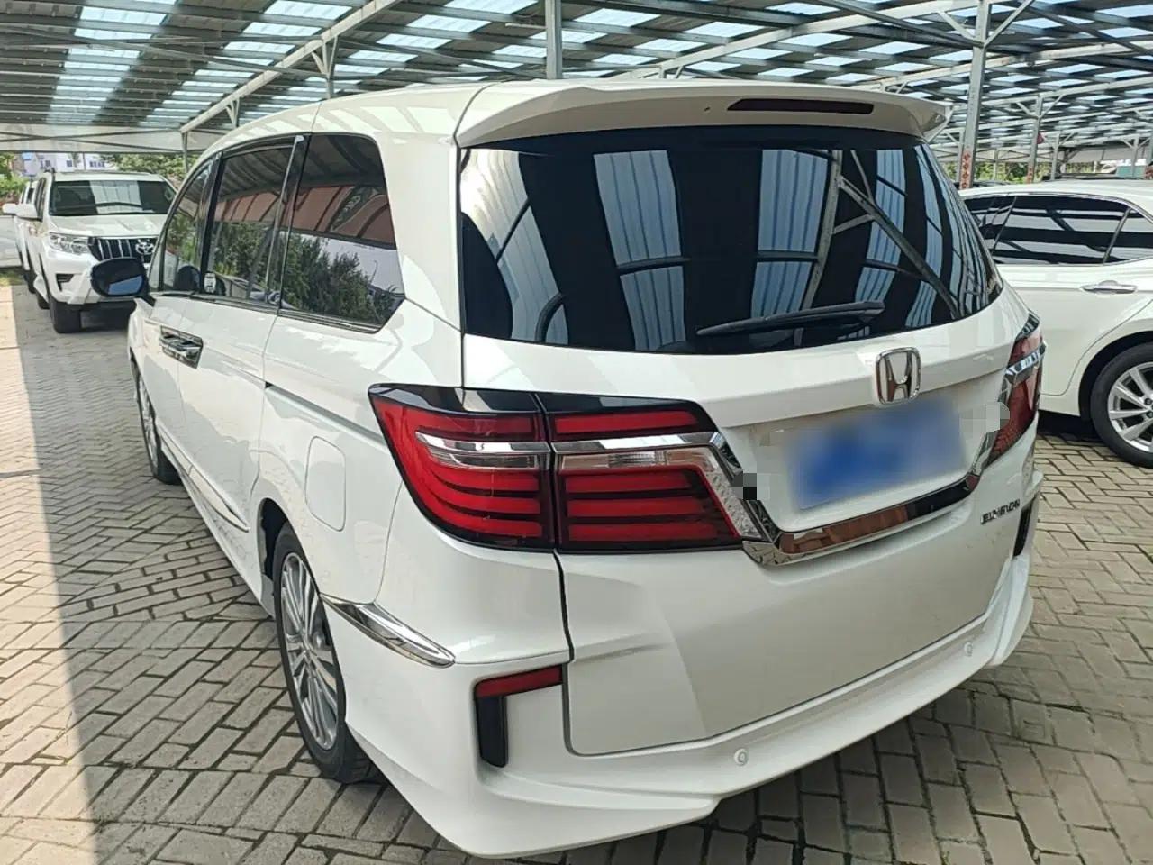 Honda Elysion 2016 2.4L Supreme Edition — миниатюра 4
